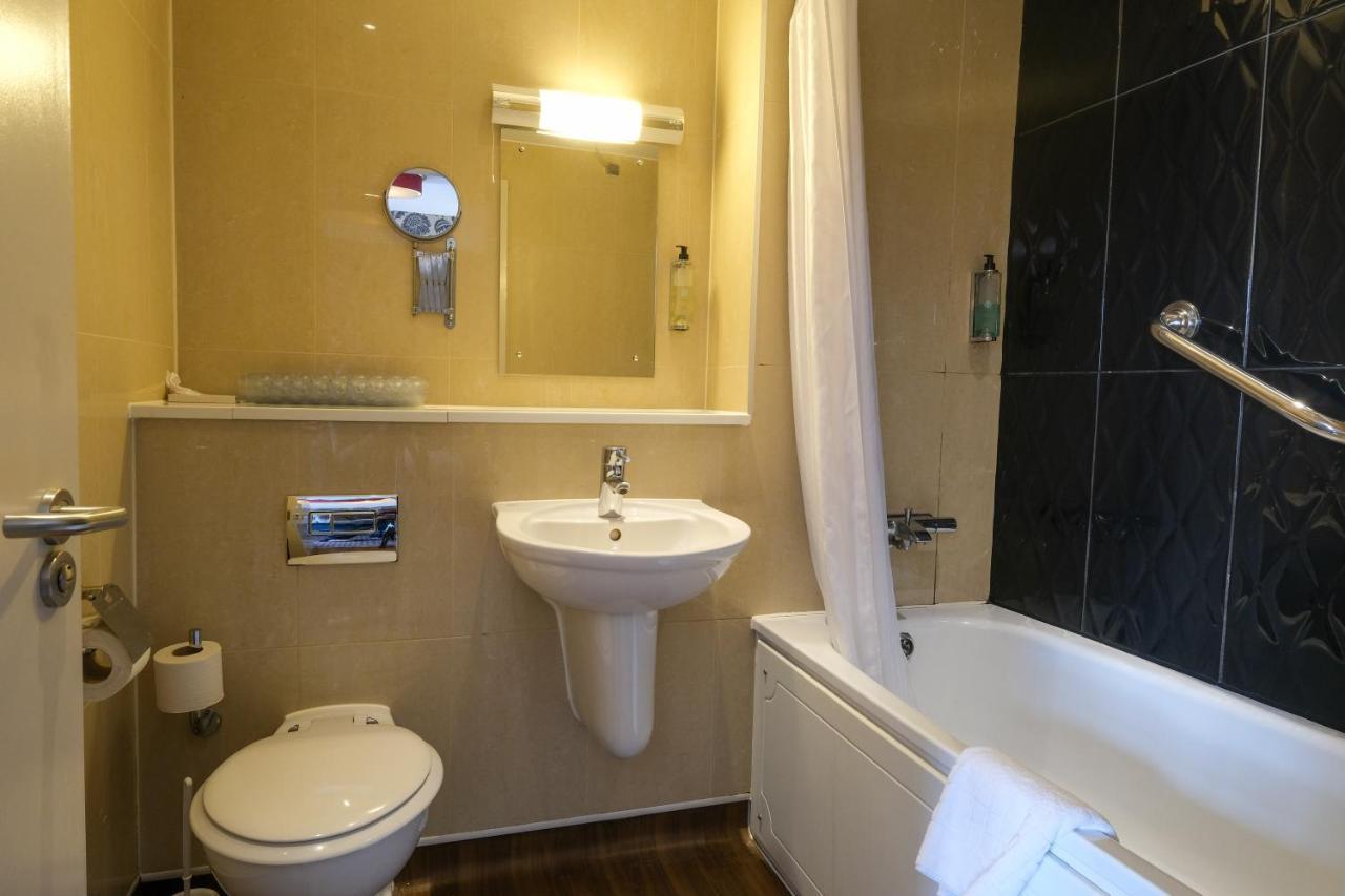 The Unicorn Hotel Wetherspoon Ripon Dış mekan fotoğraf
