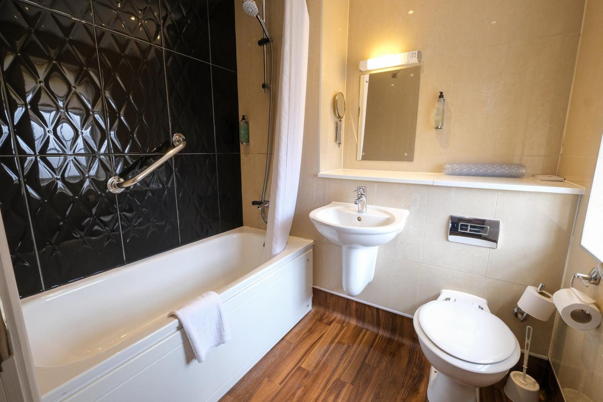 The Unicorn Hotel Wetherspoon Ripon Dış mekan fotoğraf