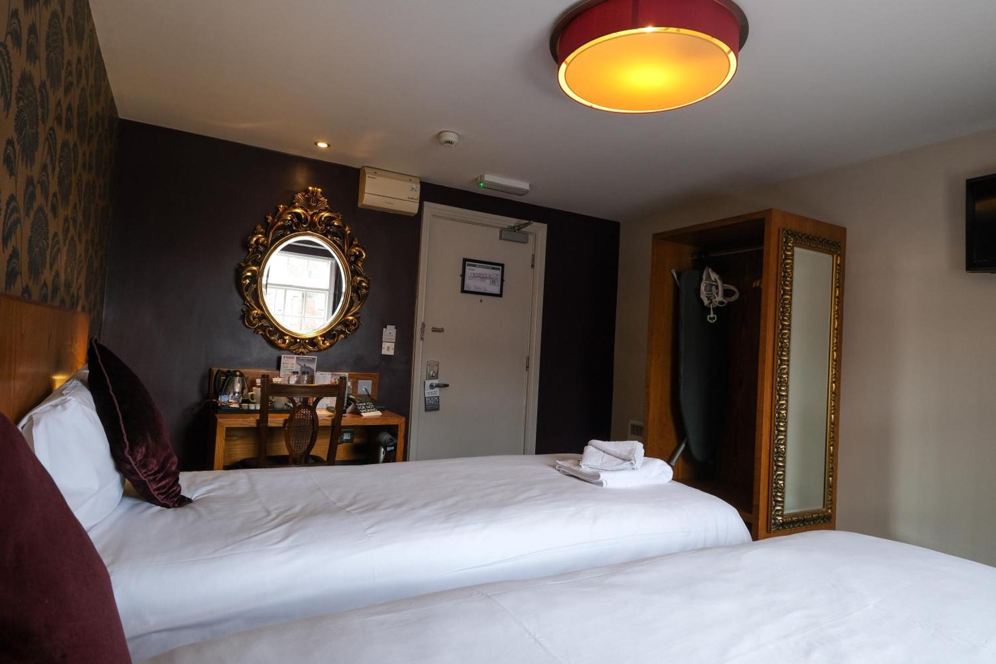 The Unicorn Hotel Wetherspoon Ripon Dış mekan fotoğraf