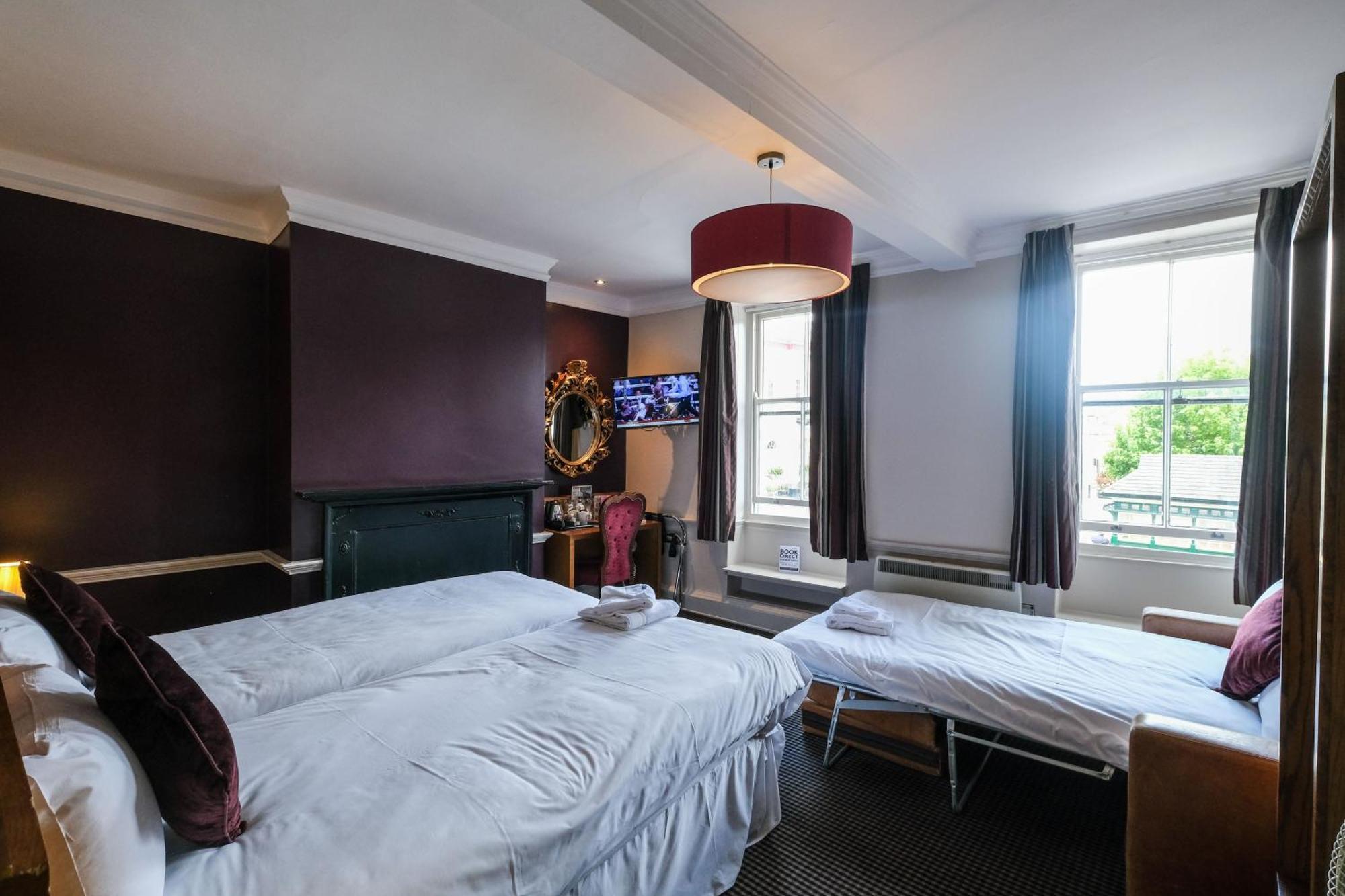 The Unicorn Hotel Wetherspoon Ripon Dış mekan fotoğraf