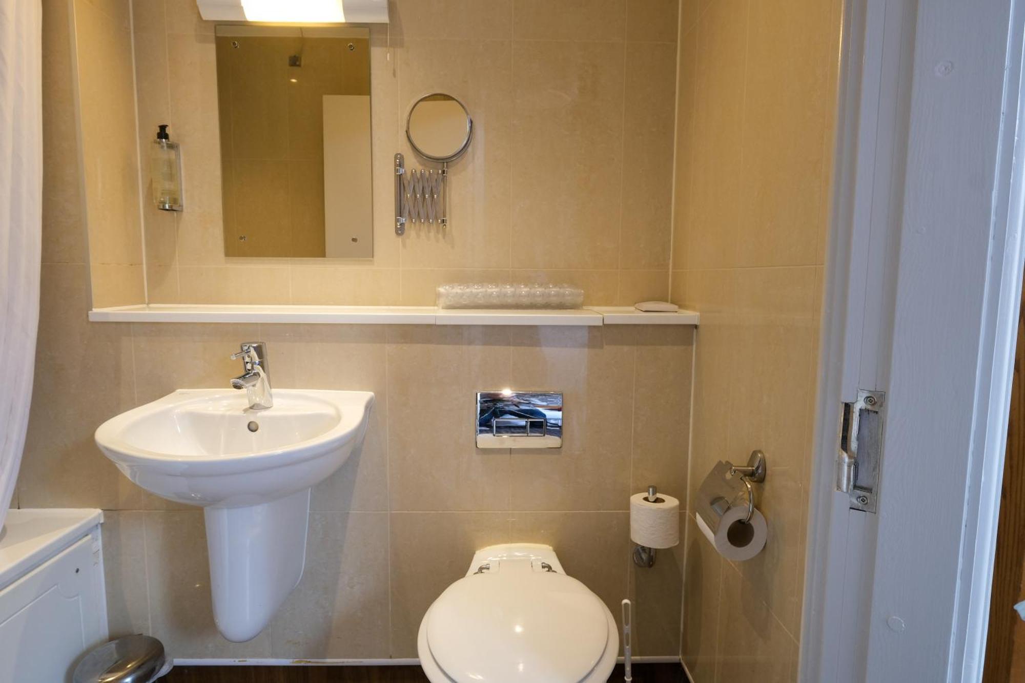 The Unicorn Hotel Wetherspoon Ripon Dış mekan fotoğraf
