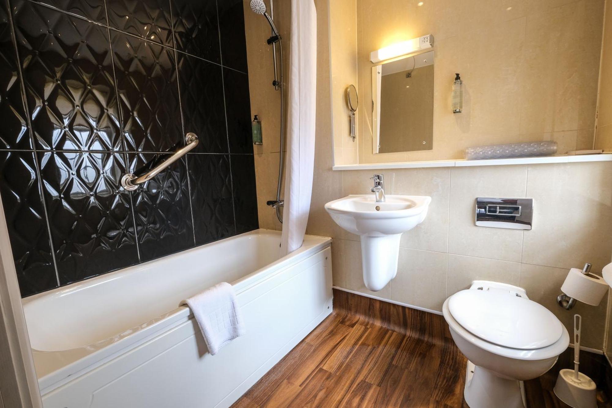 The Unicorn Hotel Wetherspoon Ripon Dış mekan fotoğraf