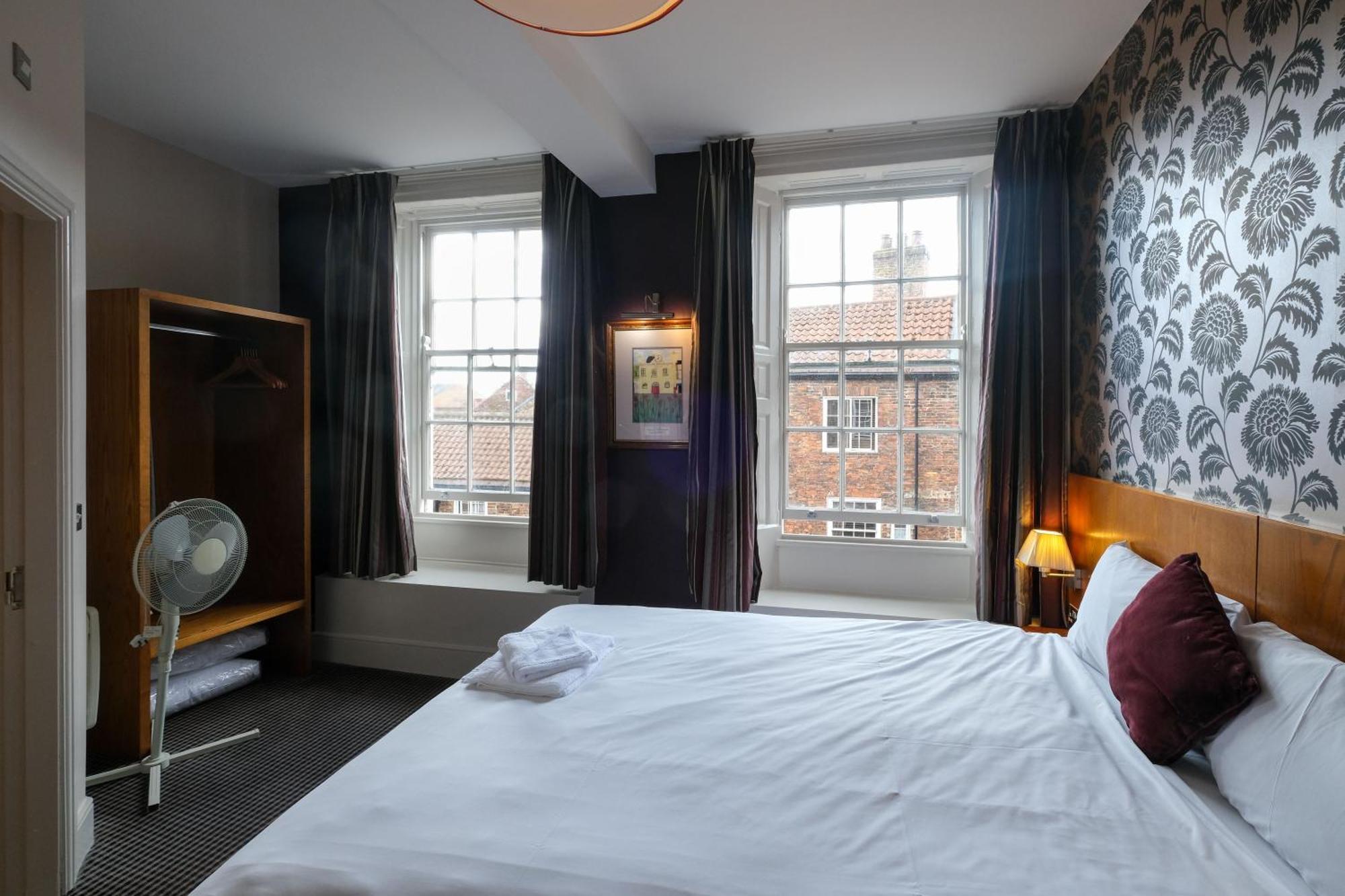 The Unicorn Hotel Wetherspoon Ripon Dış mekan fotoğraf
