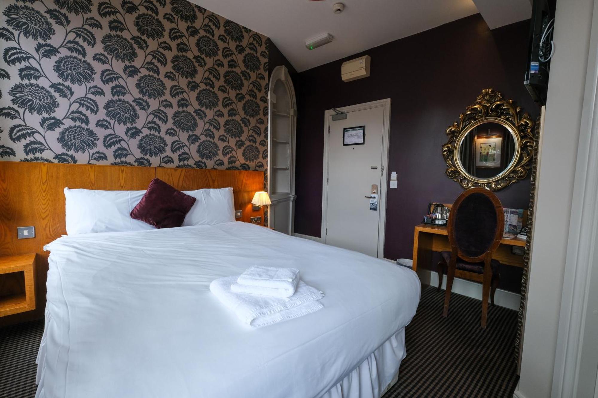 The Unicorn Hotel Wetherspoon Ripon Dış mekan fotoğraf